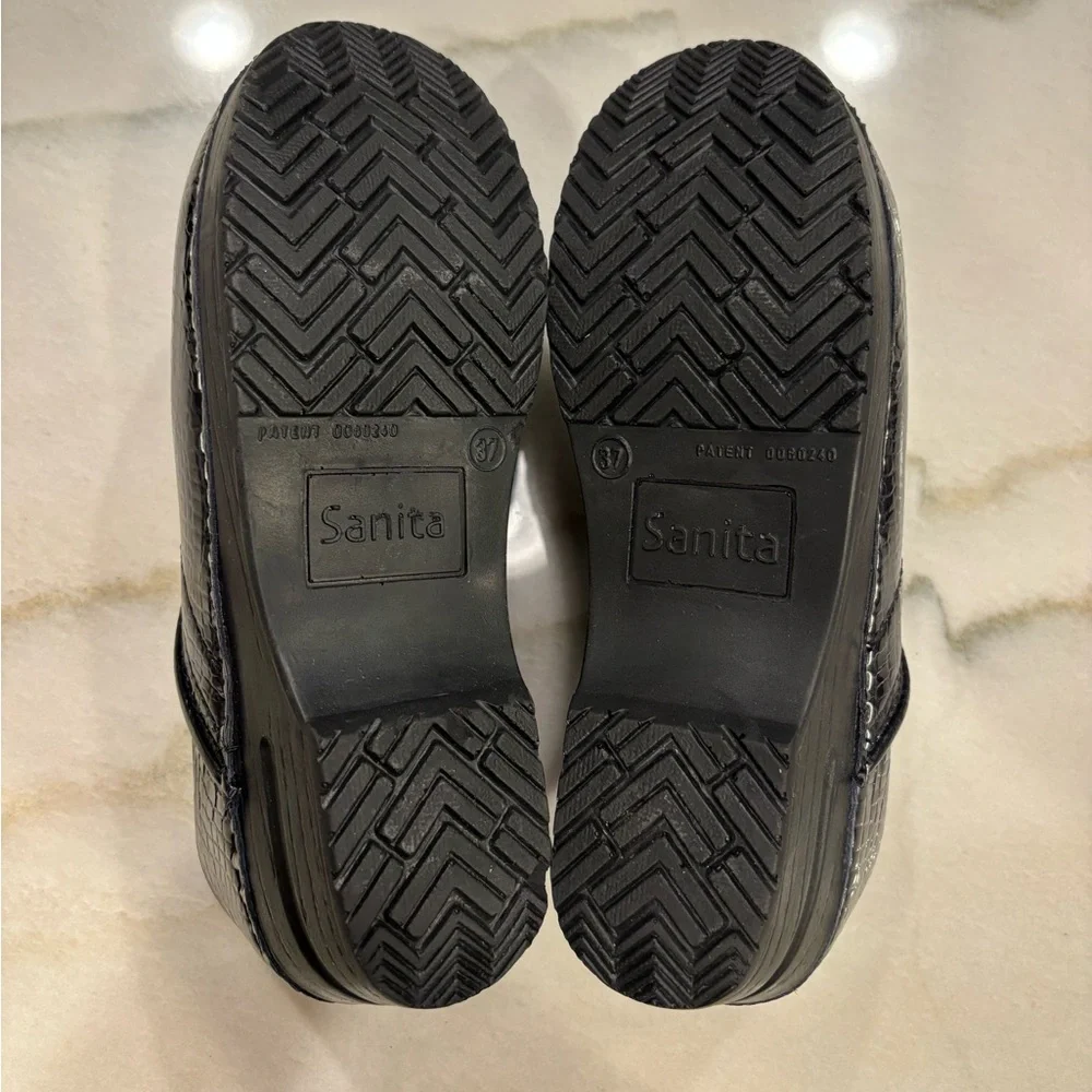 Sanita Clogs Womens Size 37 US 6.5 Black Patent Croc Embossed Professional - Picture 6 of 7